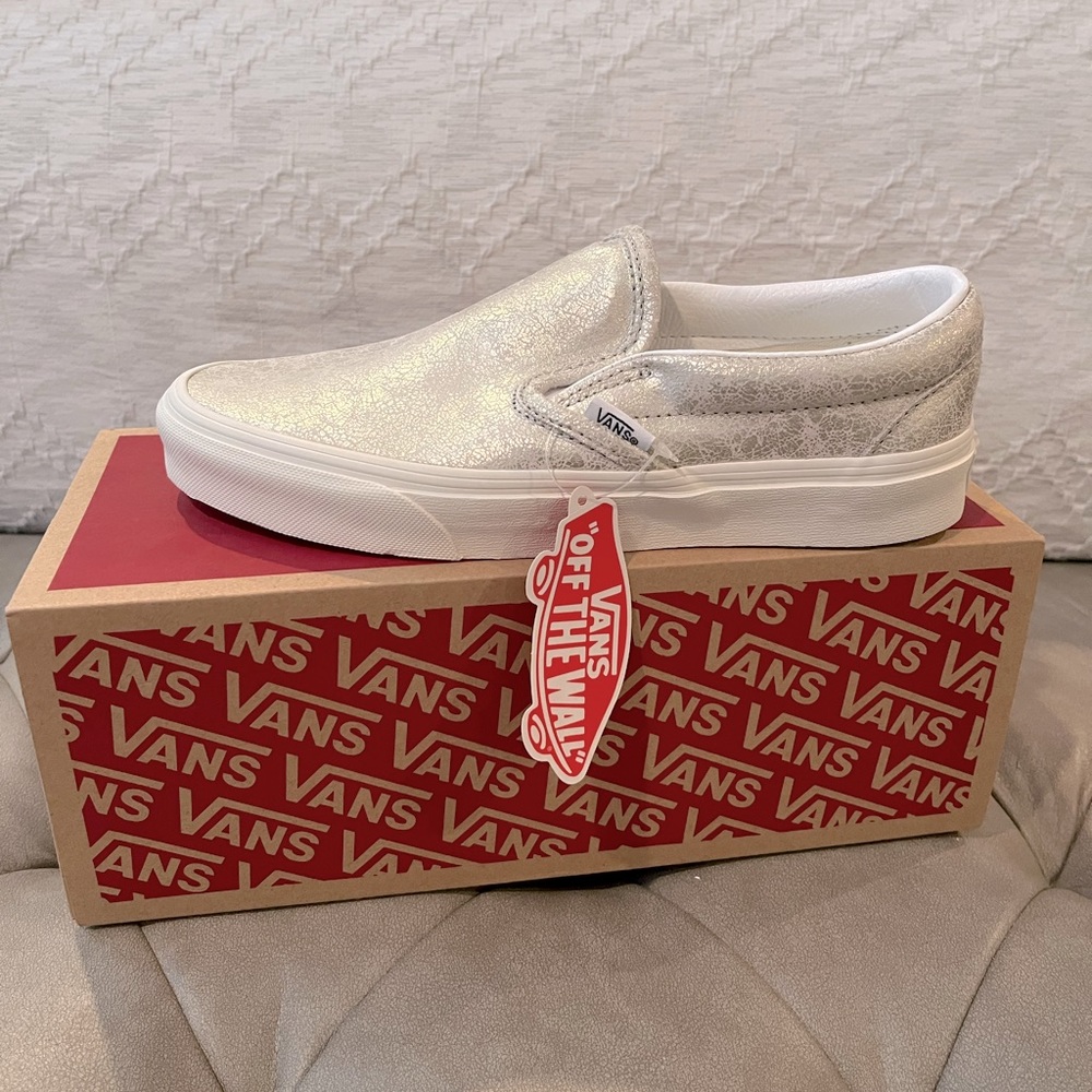 Women’s Vans size 8.  NWT Crackled Leather Silver